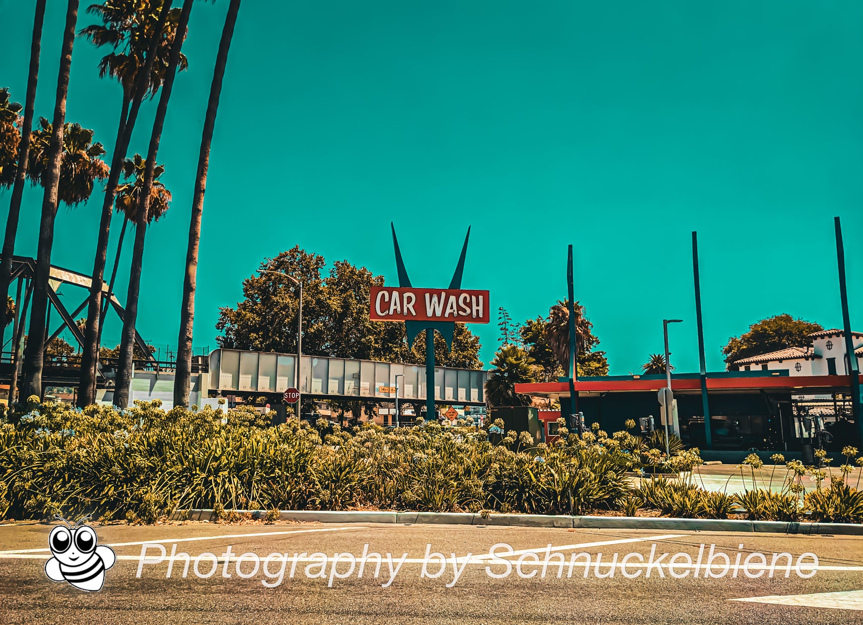 Photograph of a retro Googie-style car wash with bold signage and mid-century design
